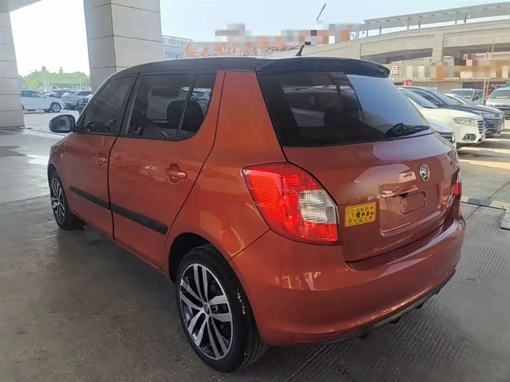 Škoda Fabia 2014 1.6L Automatic Sport Edition фото 5