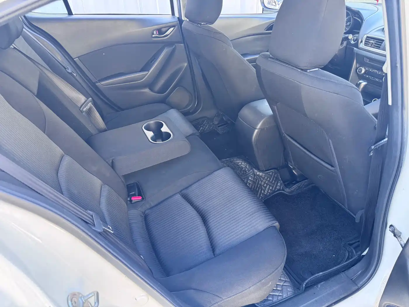 Mazda Mazda3 Axela 2014 Hatchback 1.5L Automatic Luxury фото 9