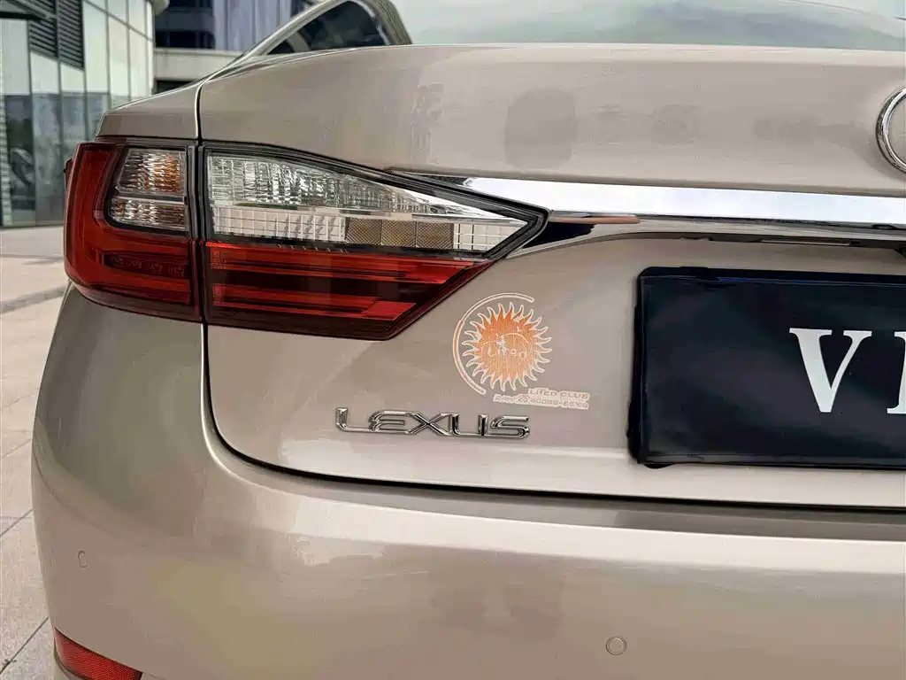 Lexus ES 2015 250 Elegance Edition фото 12