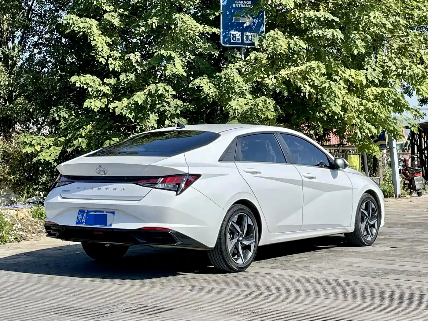 Hyundai Elantra 2021 1.5L CVT GLX Elite Edition фото 4