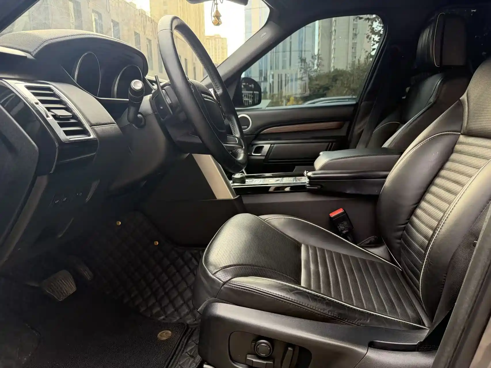 Фото 4 - Land Rover Discovery