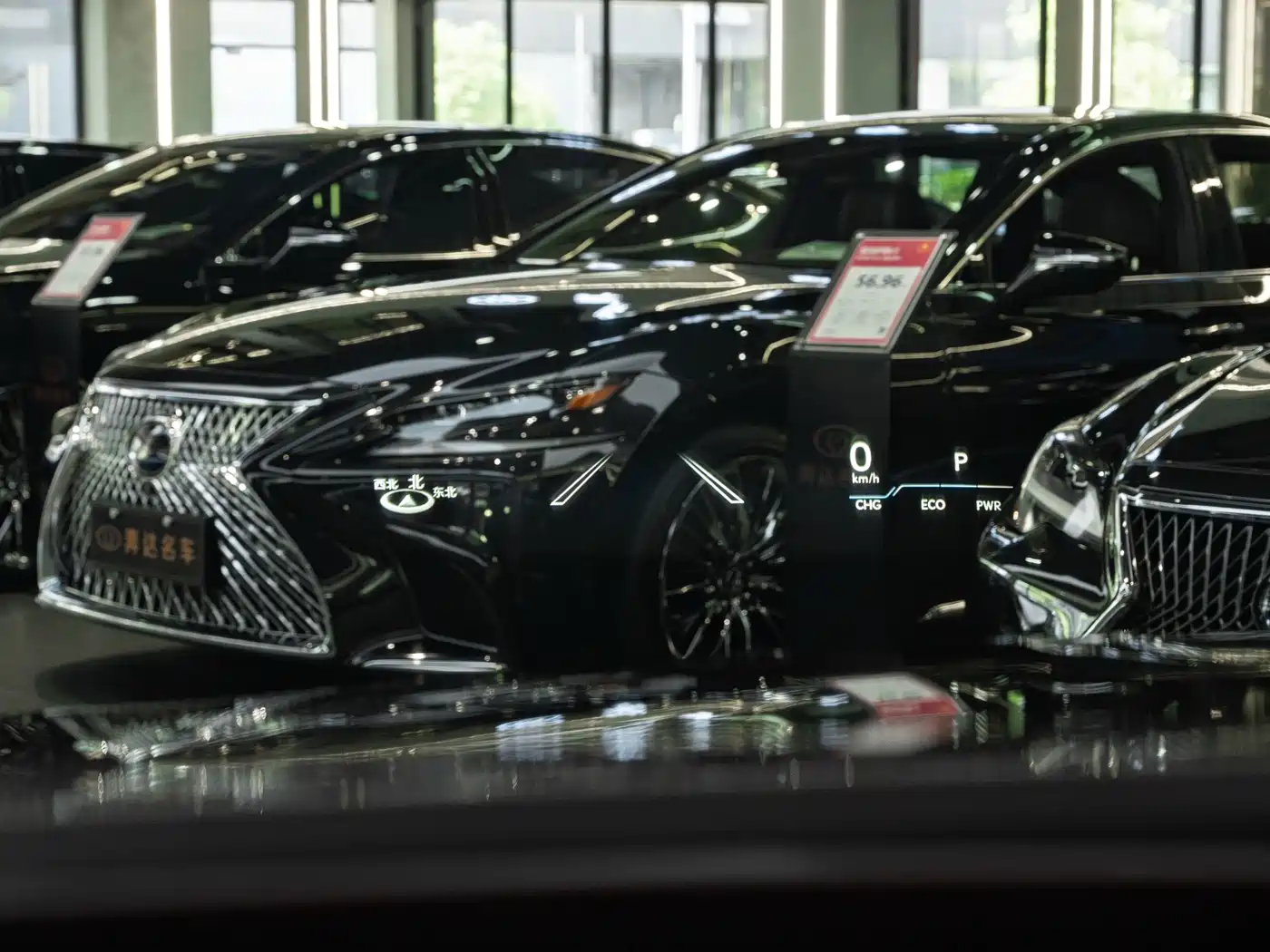 Lexus LS 2020 500h Executive (China VI) фото 24