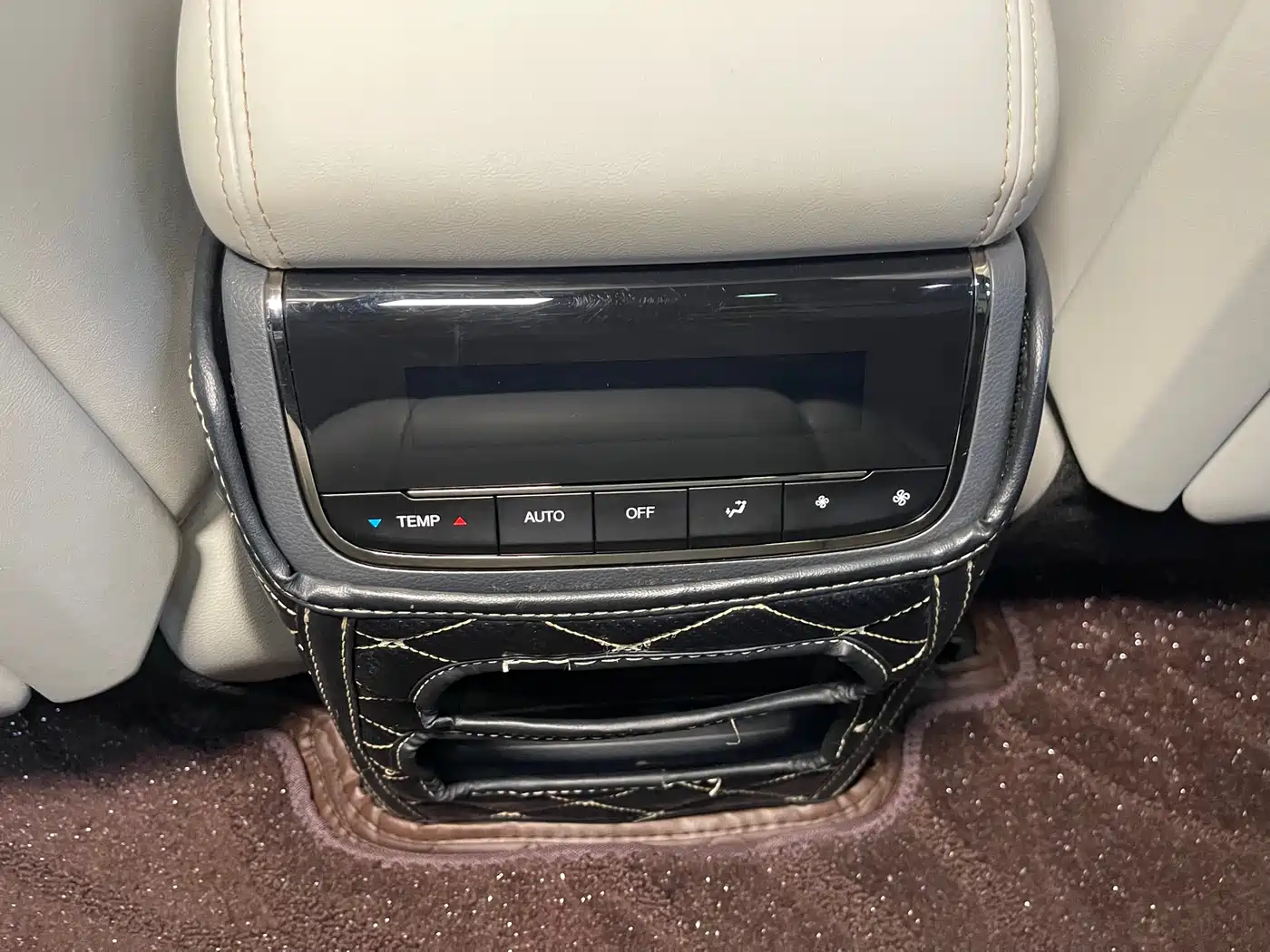 GAC Trumpchi Trumpchi GS8 2022 Pilot Series 2.0TGDI 2WD Premium Edition (7-Seater) фото 9