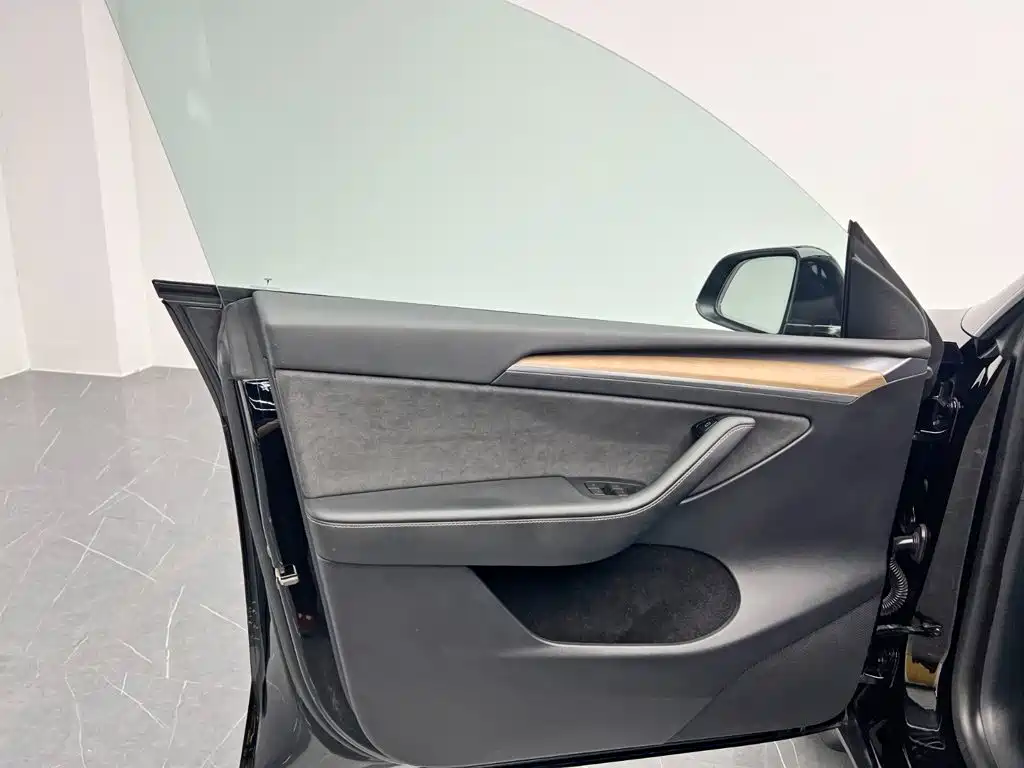 Фото 14 - Tesla Model Y