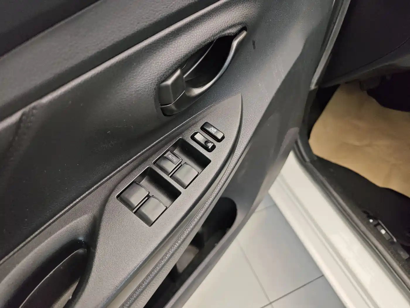 Toyota Vios 2017 1.5L CVT Pioneer фото 9