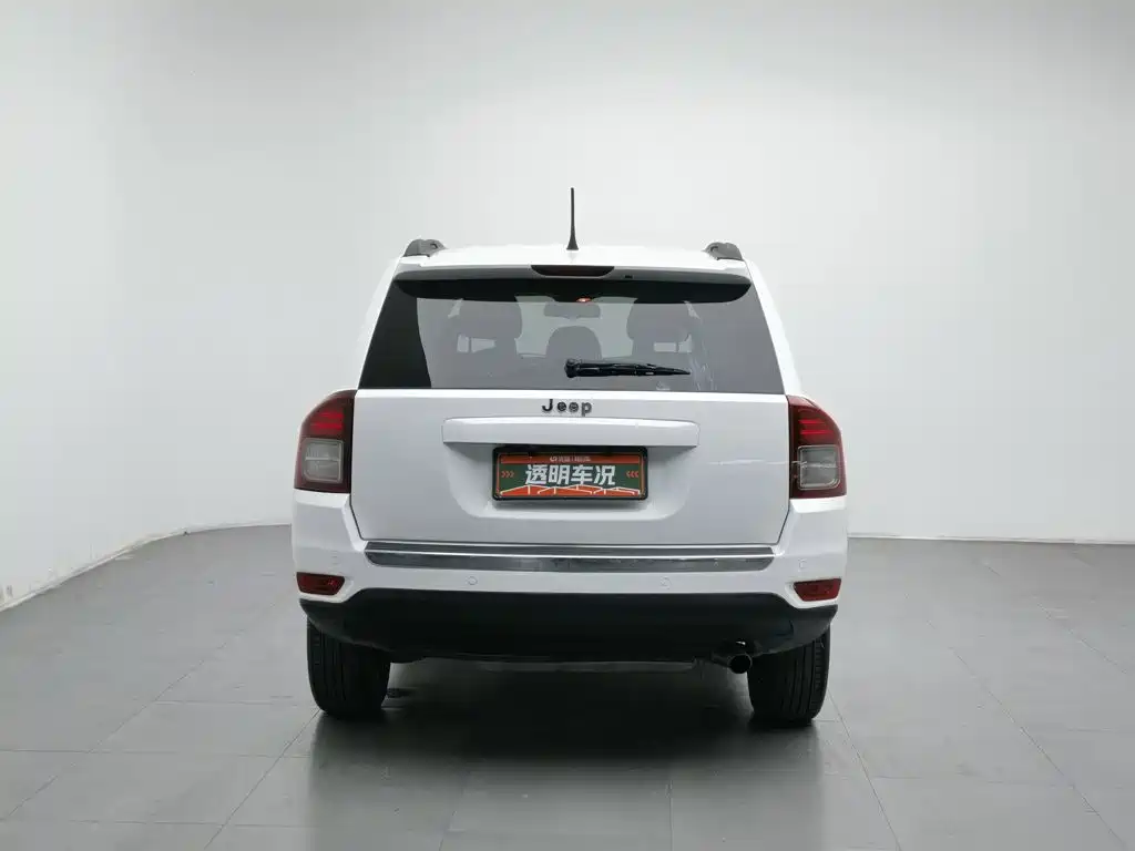 Photo 4 - Jeep Compass (Import)