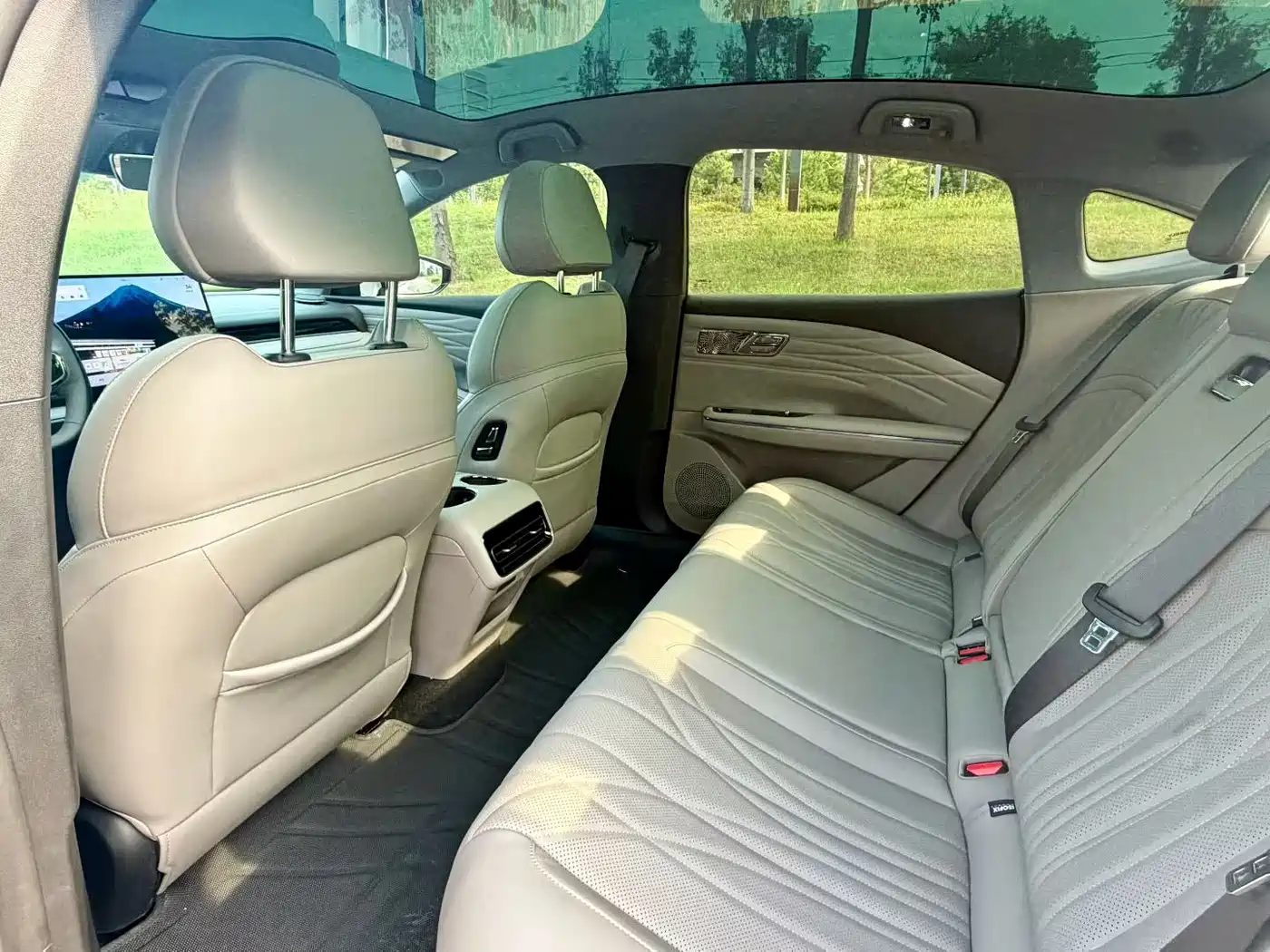 Geely Galaxy Galaxy Xingyao 8 2025 2025 130km EM-i Premium Edition