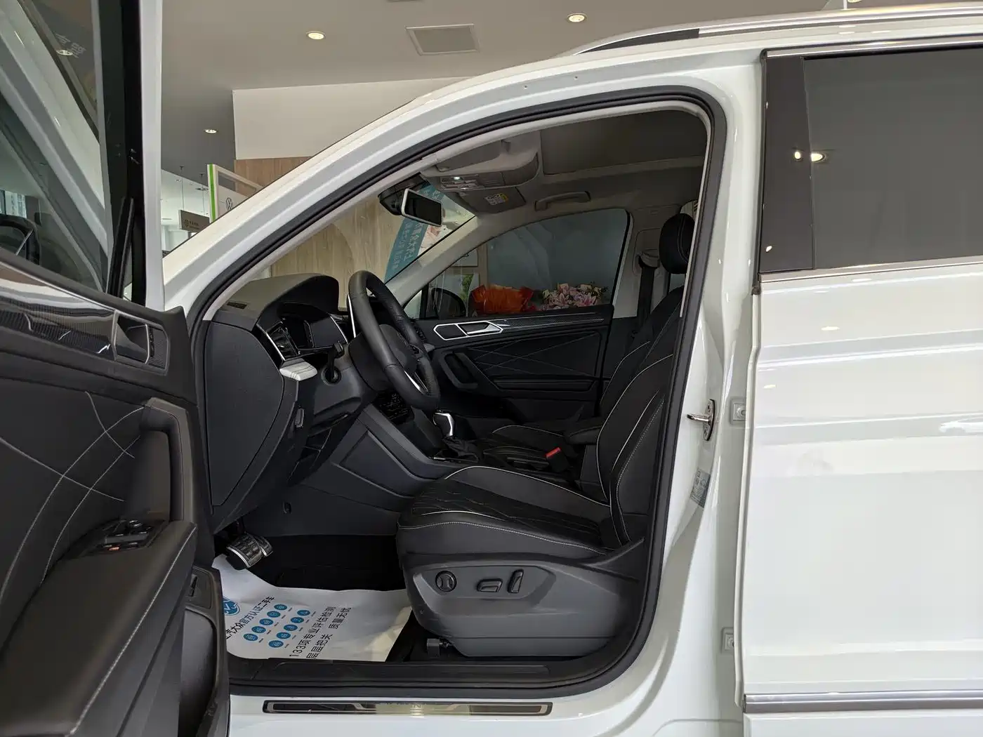 Фото 6 - Volkswagen Tiguan L