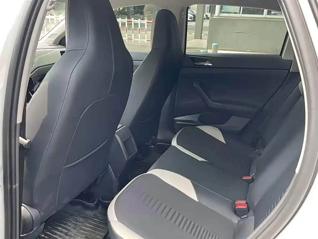 Volkswagen Polo 2019 Plus 1.5L Automatic Colorful Tech Edition фото 5