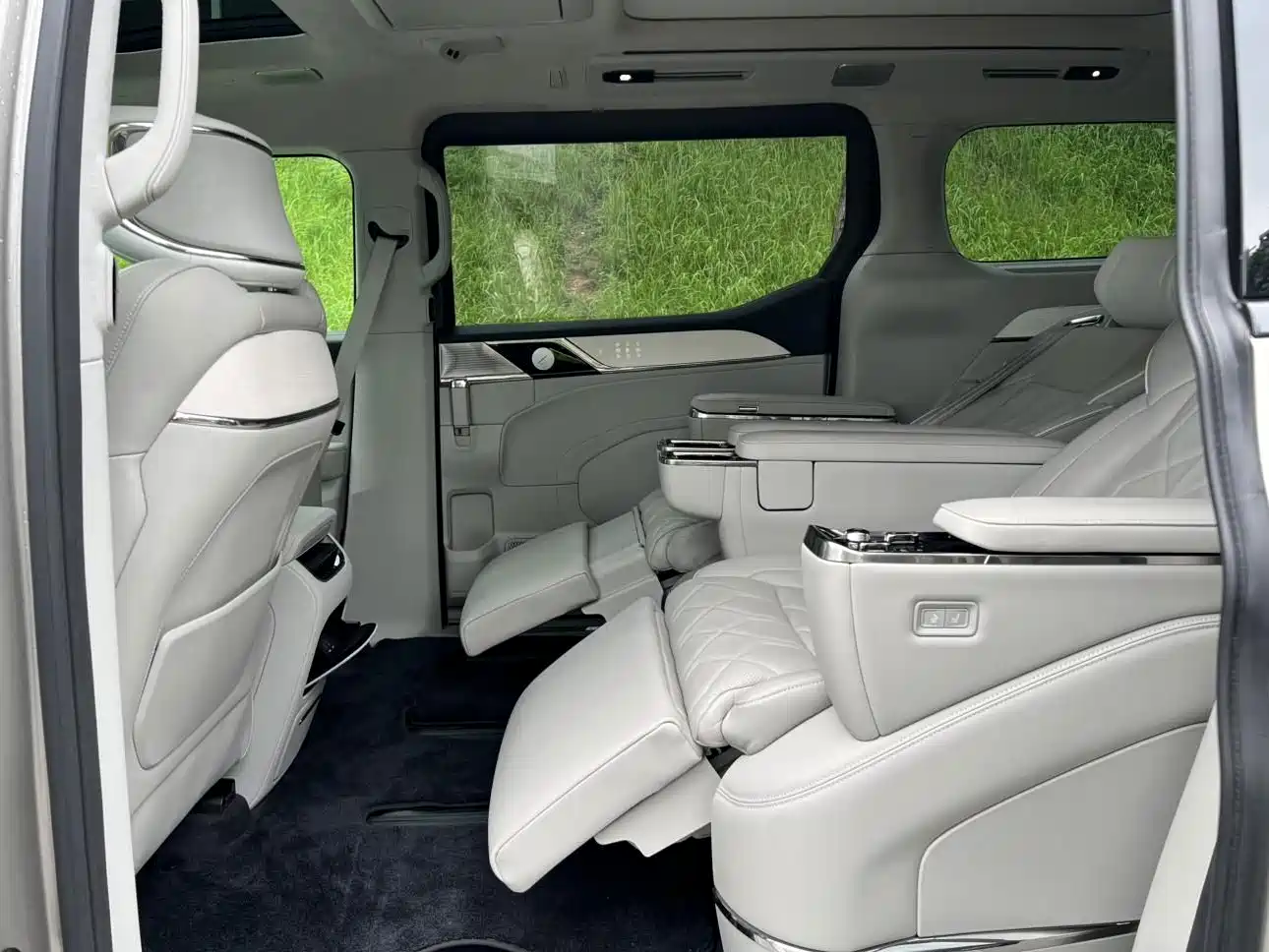 Volvo EM90 2024 2025 Ultra Six-Seater