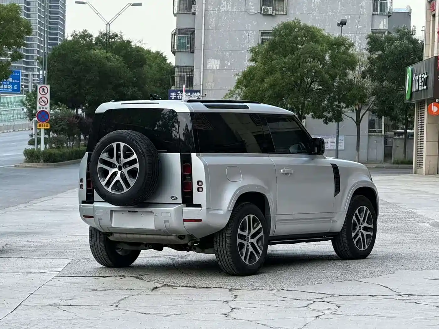 Фото 4 - Land Rover Defender