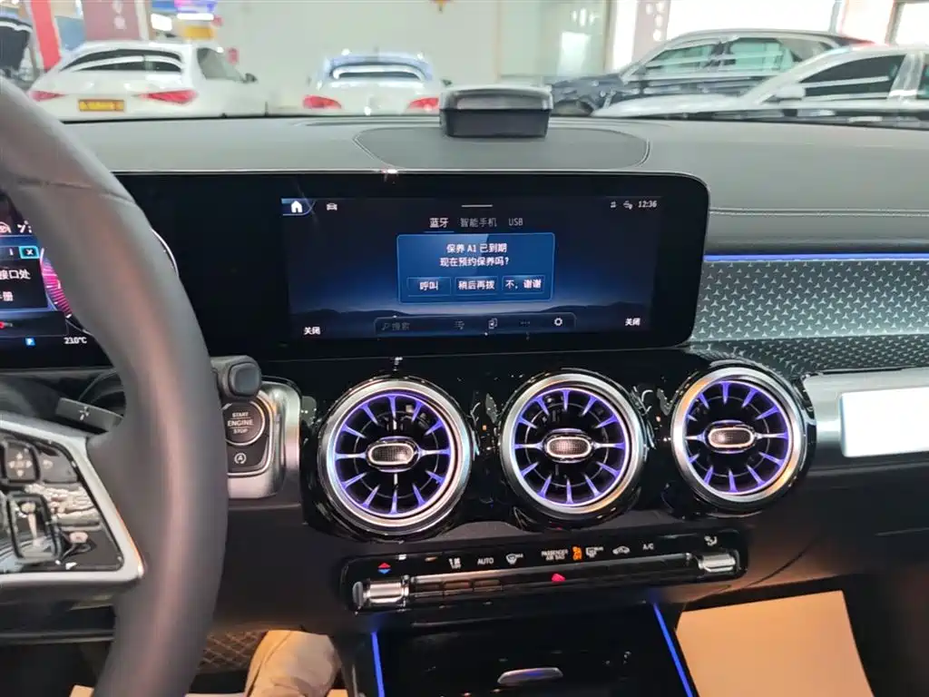 MERCEDES-BENZ GLB