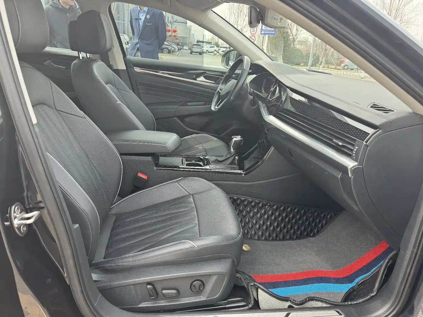 Volkswagen Passat 2022 330TSI Luxury Edition фото 8