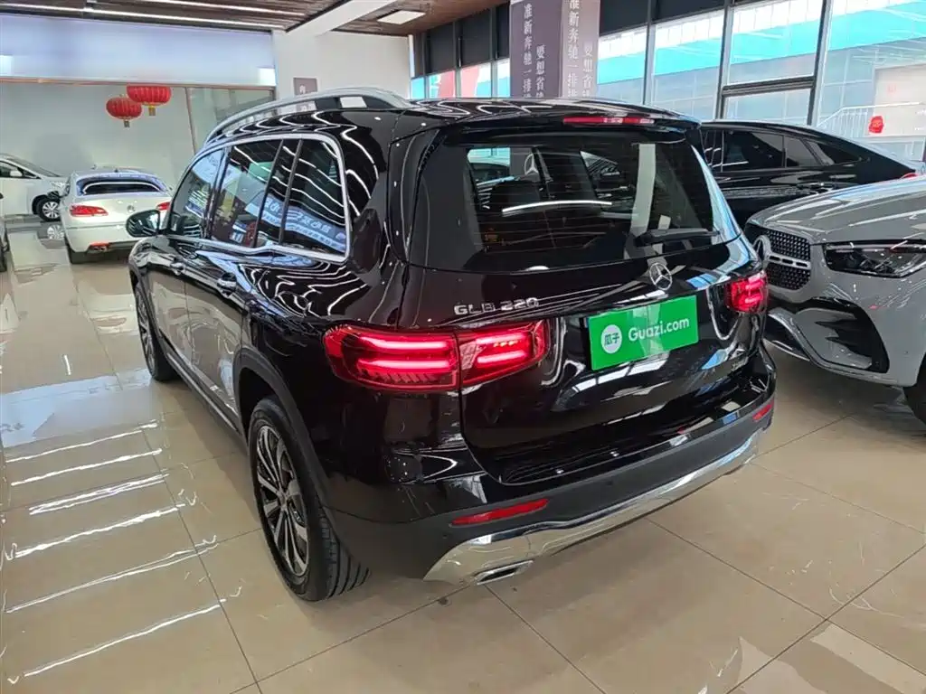 MERCEDES-BENZ GLB