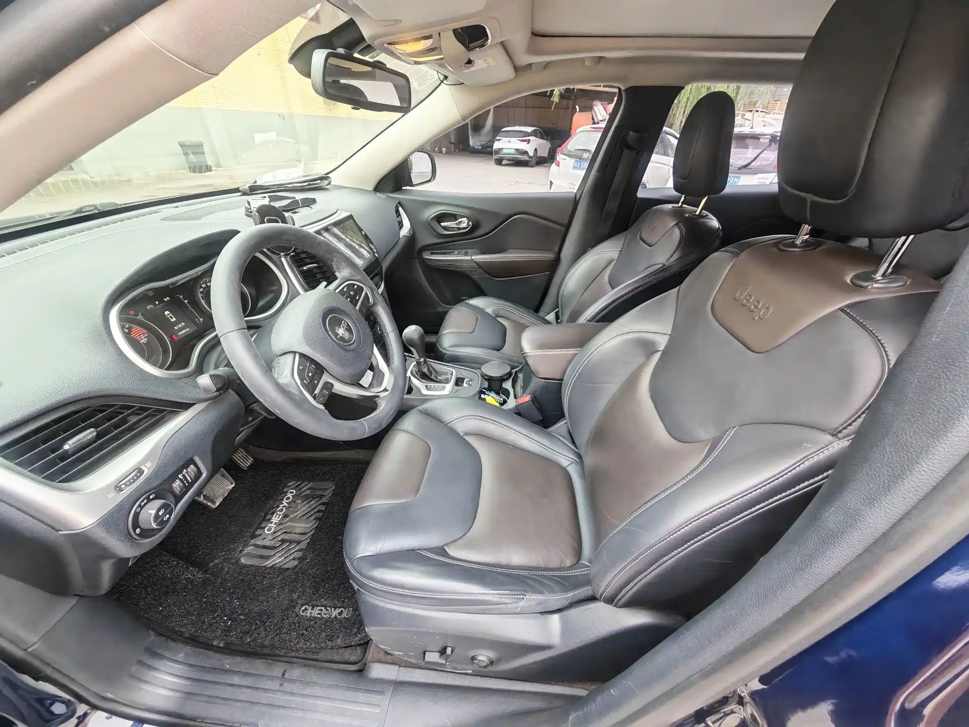 Фото 9 - Jeep Cherokee