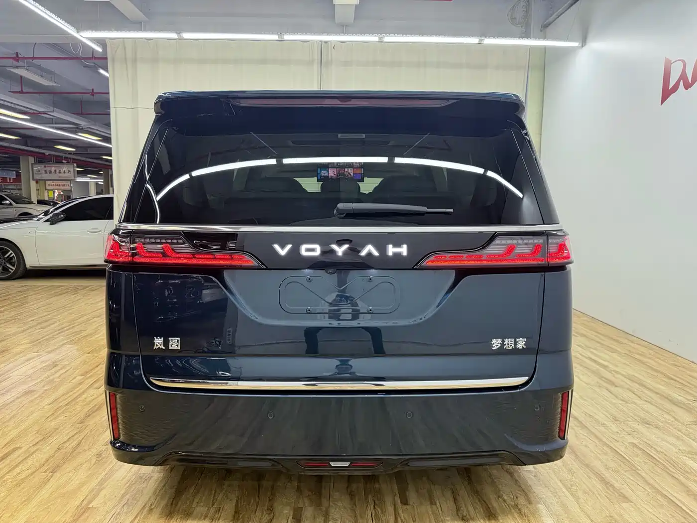 Voyah Auto Voyah Dreamer 2025 PHEV AWD Flagship Kunpeng Edition фото 4
