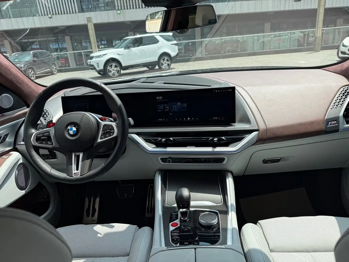 BMW XM 2023 50e фото 10