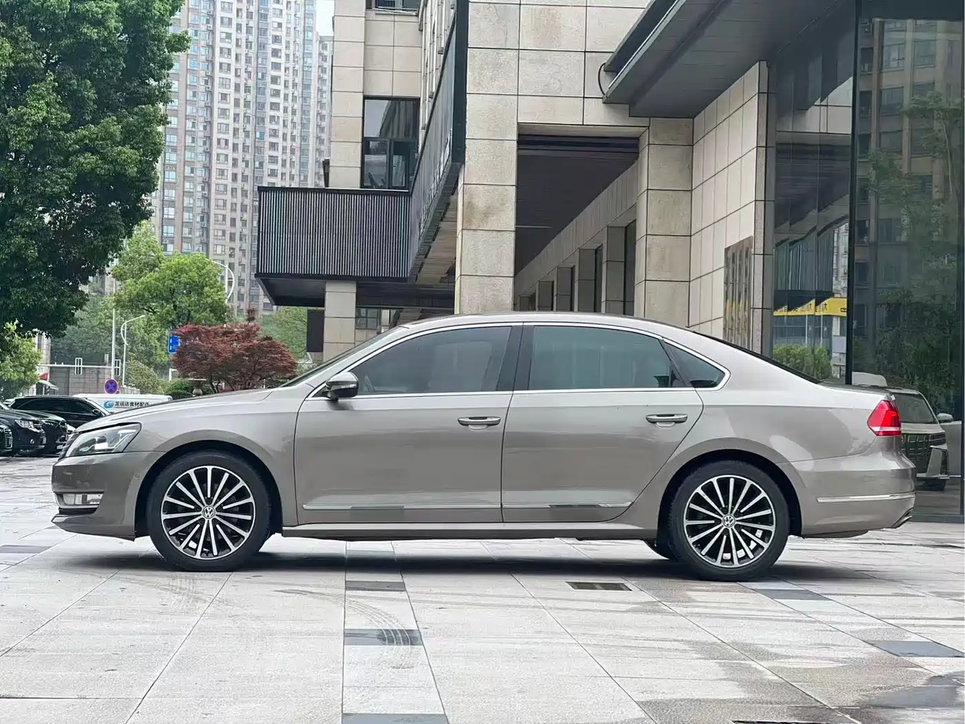 Volkswagen Passat 2013 2.0TSI DSG Zhizun фото 6