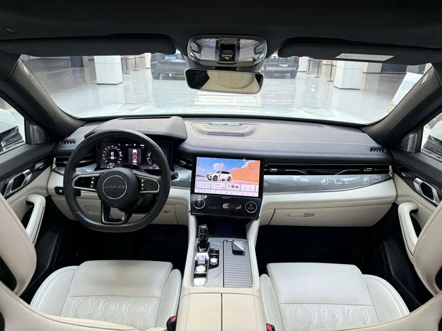 صورة 13 - Lynk & Co 09