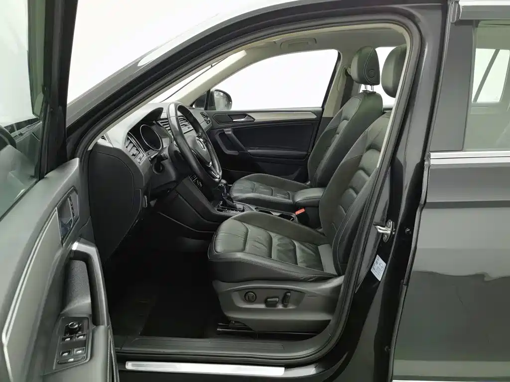 Фото 10 - Volkswagen Tiguan L