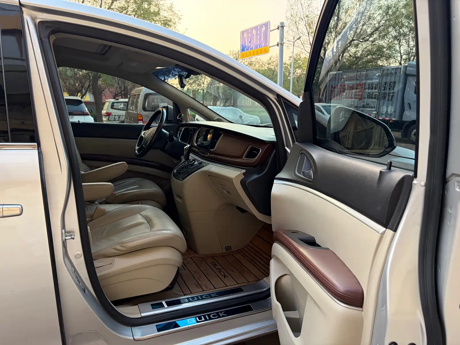 Фото 9 - Buick GL8