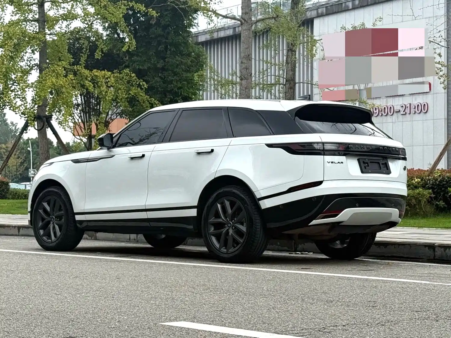 Photo 16 - Land Rover Range Rover Velar