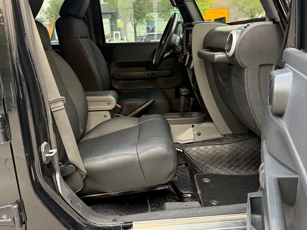 Jeep Wrangler 2010 2010 3.8L Sahara 4-Door