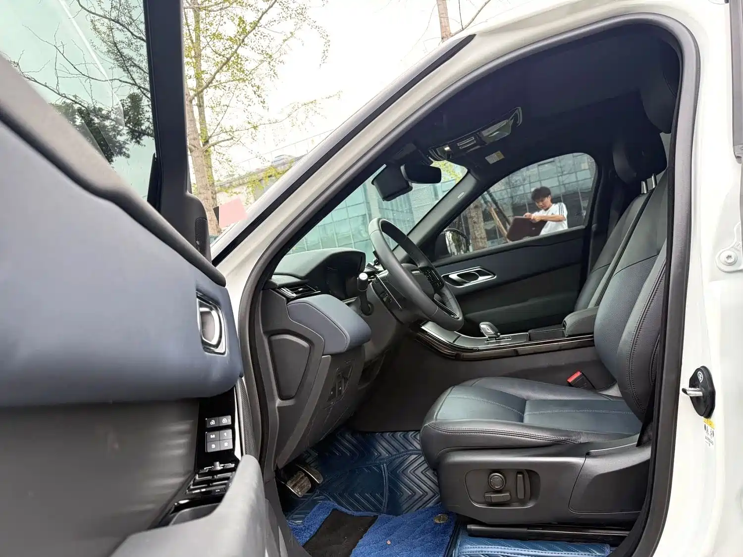 Photo 7 - Land Rover Range Rover Velar