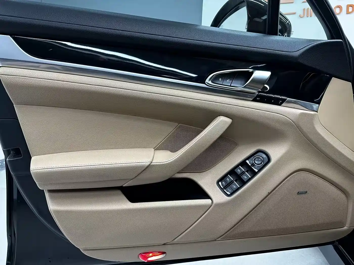 Porsche Panamera 2013 Panamera Platinum Edition 3.6L фото 10