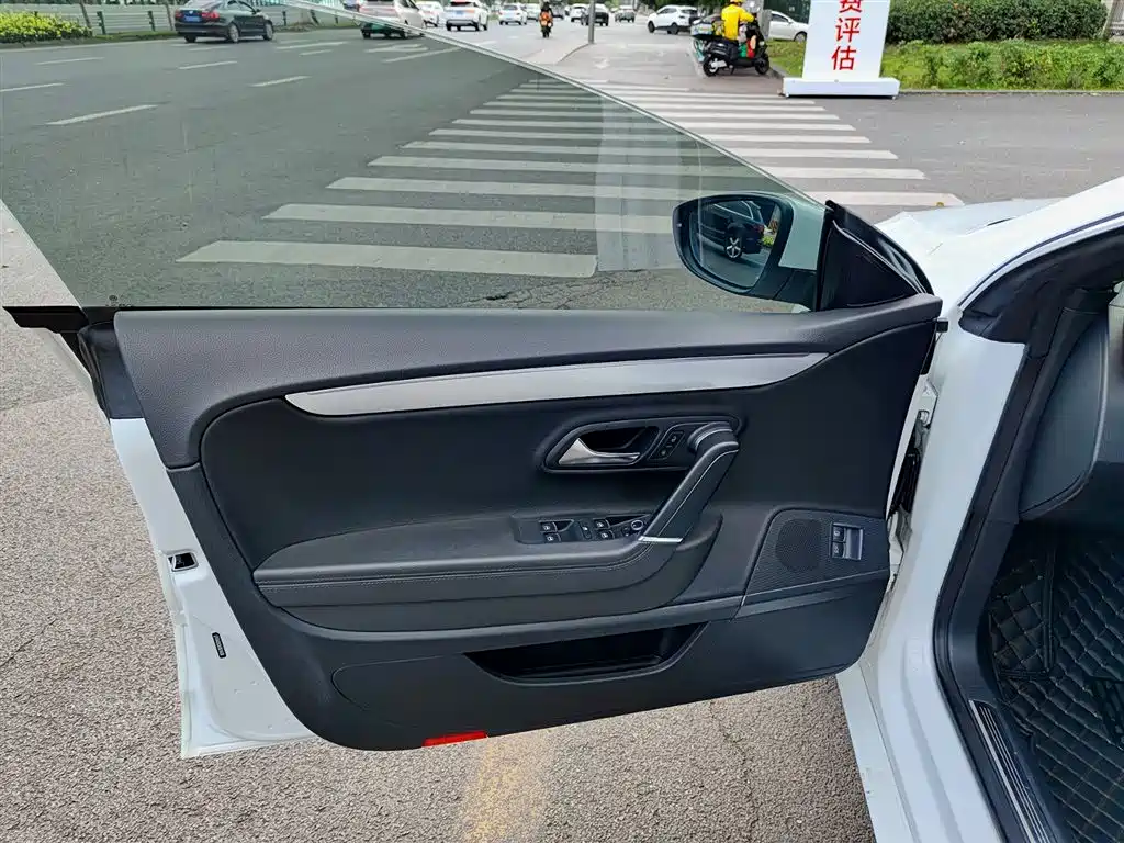 Volkswagen FAW-Volkswagen CC 2018 1.8TSI Luxury фото 6