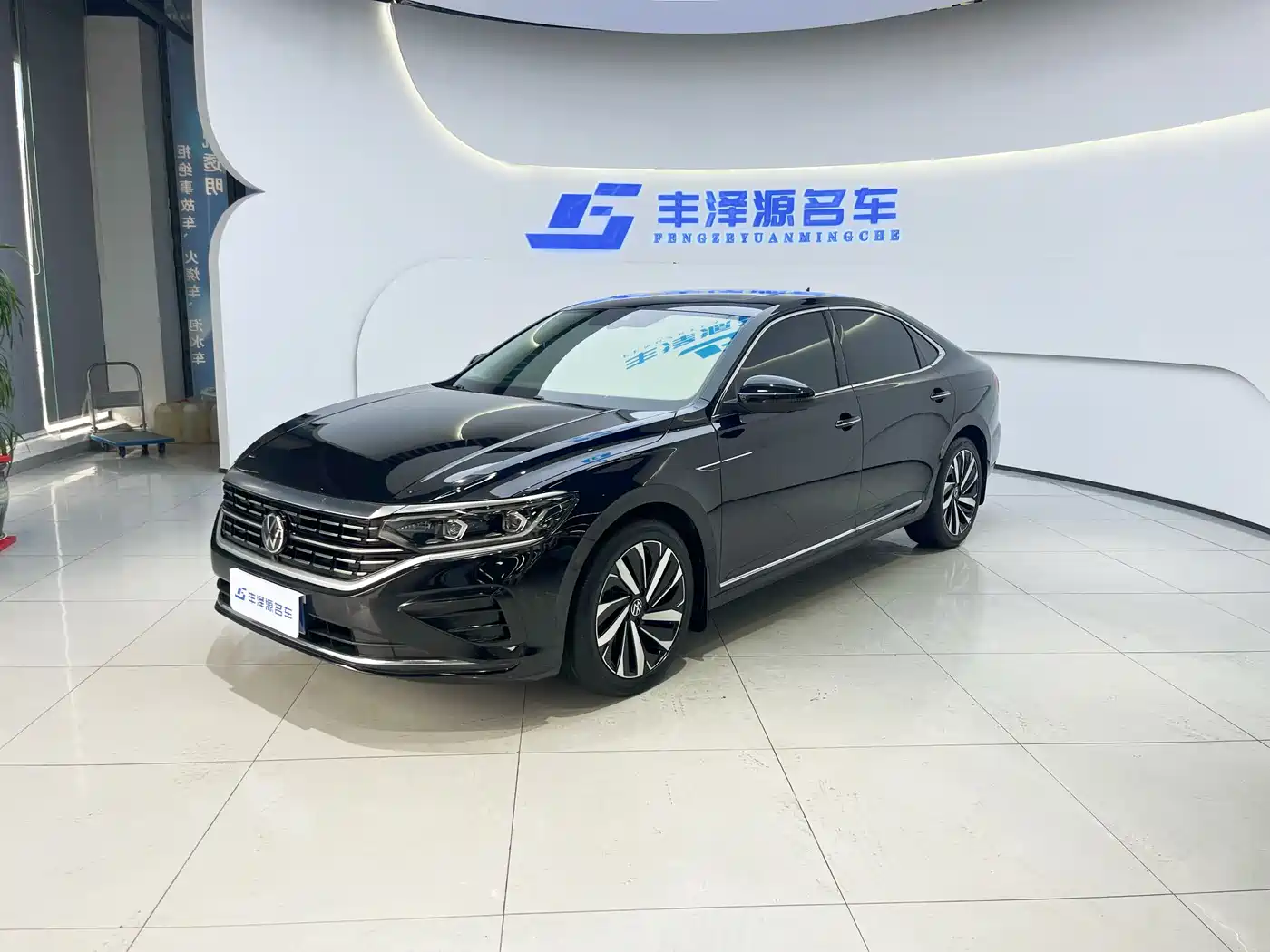Volkswagen Passat 2023 330TSI Premium Edition