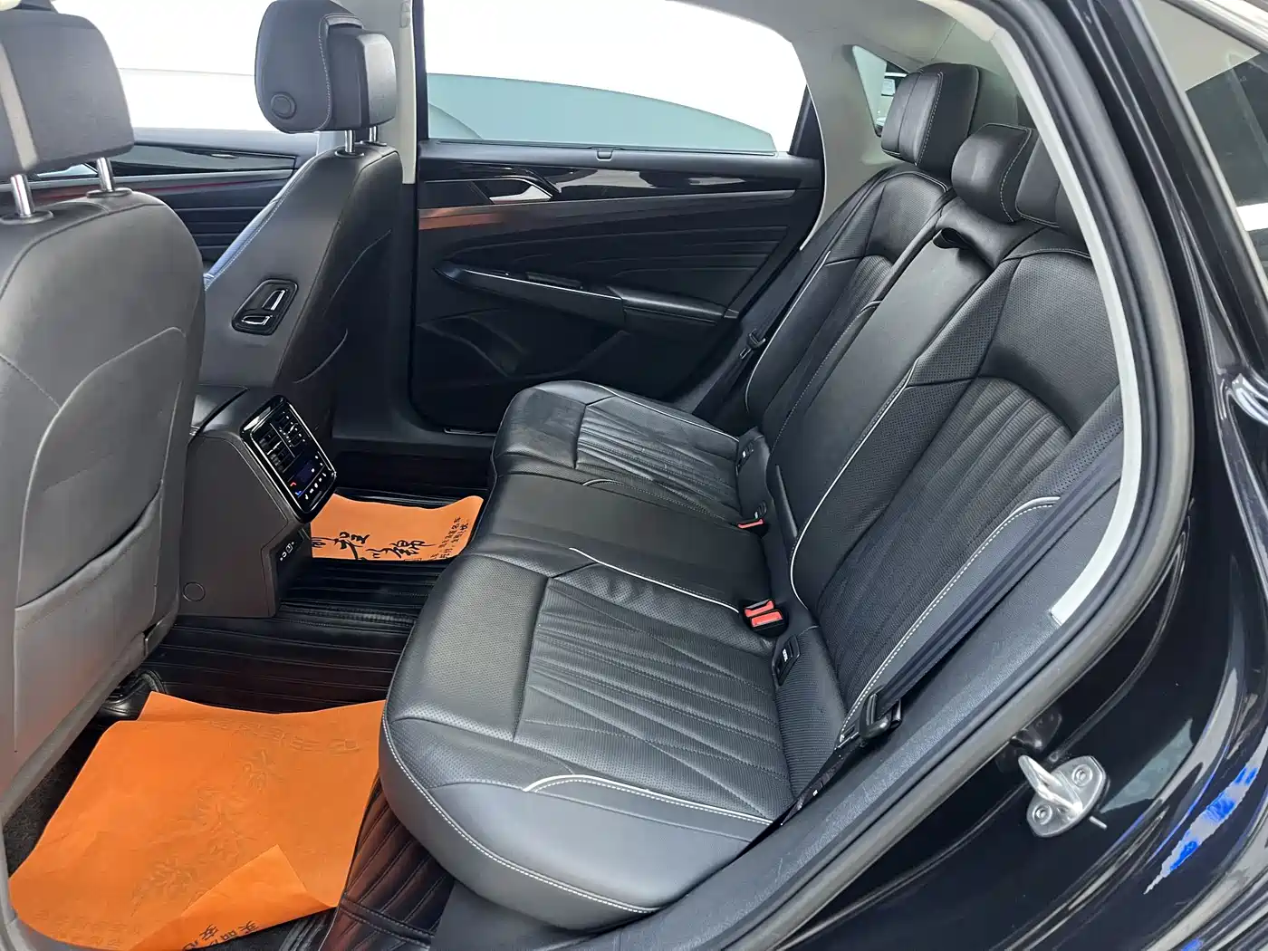 Volkswagen Passat 2023 330TSI Premium Edition фото 8