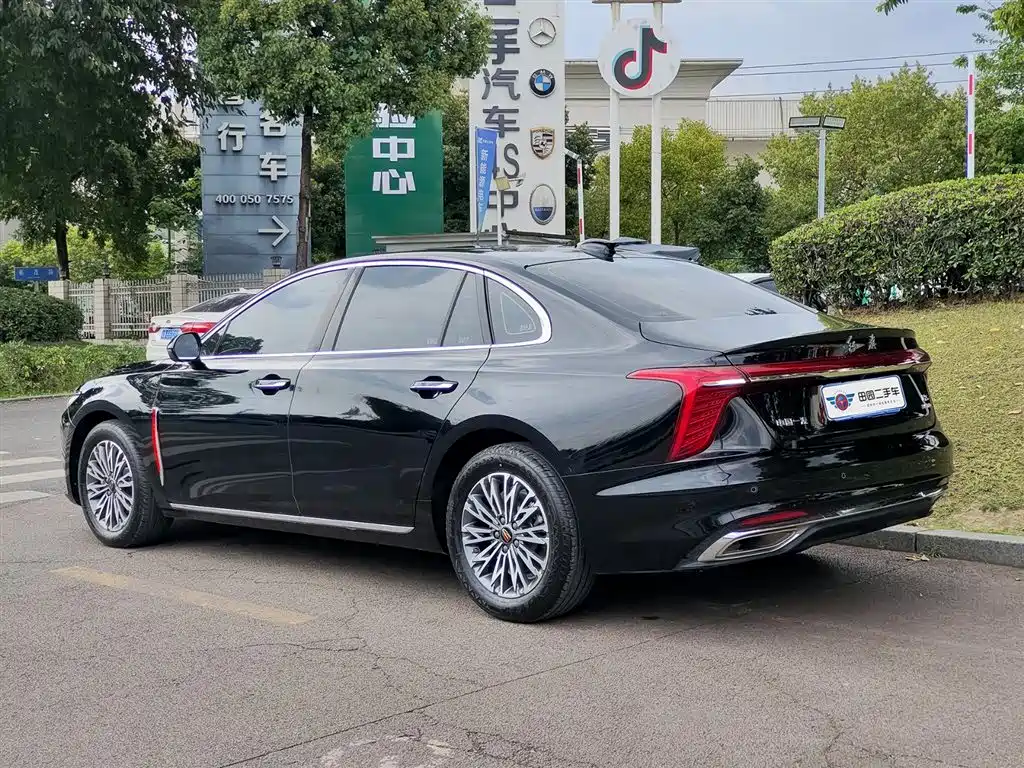 Hongqi H5 2025 1.5T DCT Flag Rhythm 500,000 Units Memorial Edition фото 4