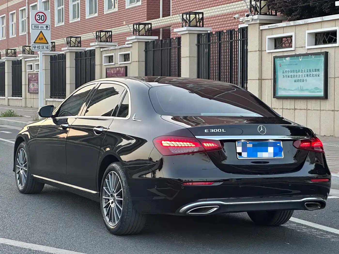 Mercedes-Benz E-Class 2023 E 260 L Sport фото 7