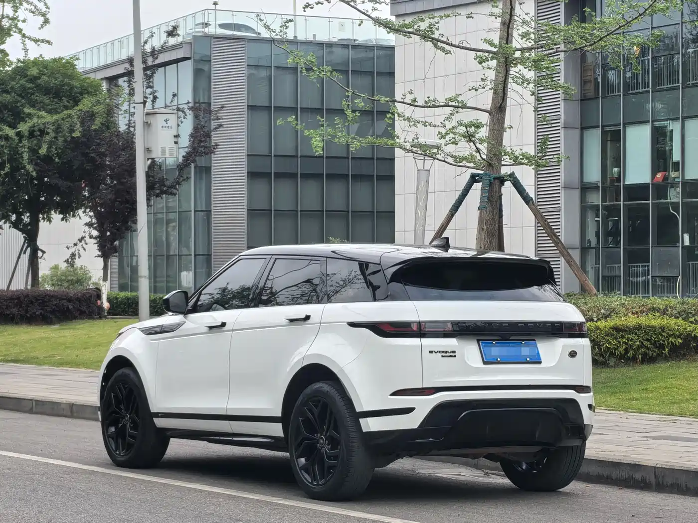 Land Rover Range Rover Evoque 2020 249PS Youth Edition фото 3