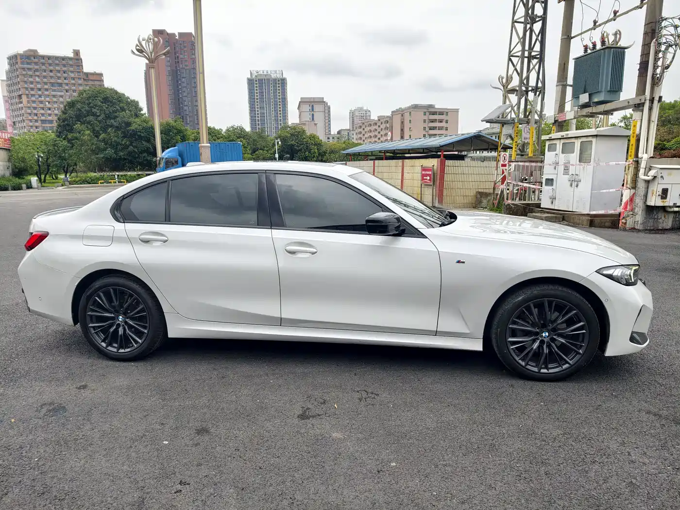 BMW 3 Series 2023 325Li M Sport Black Night Package фото 25