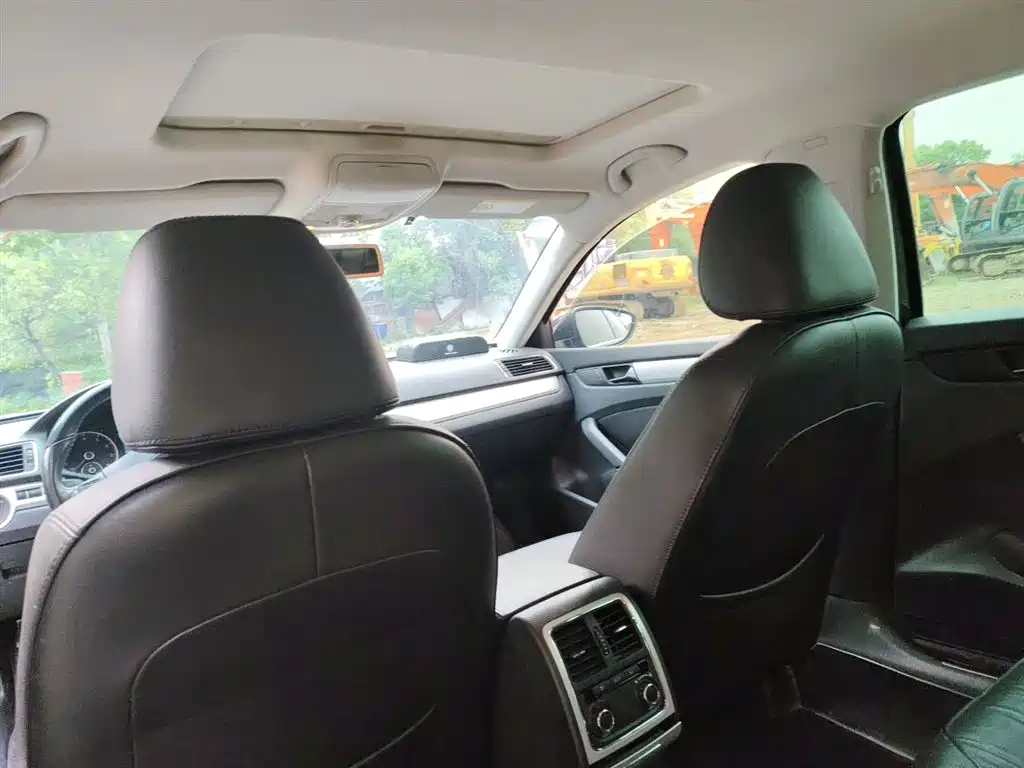 Volkswagen Passat 2014 1.8TSI DSG Executive Edition фото 9