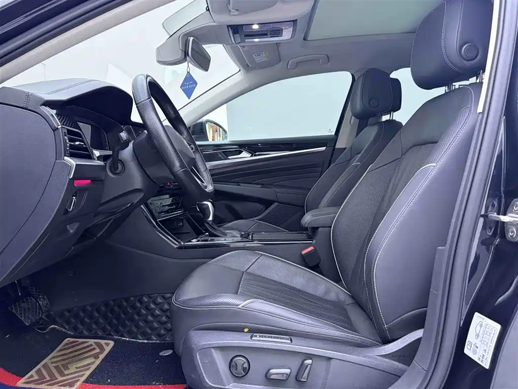 Volkswagen Passat 2022 330TSI Luxury Edition фото 26