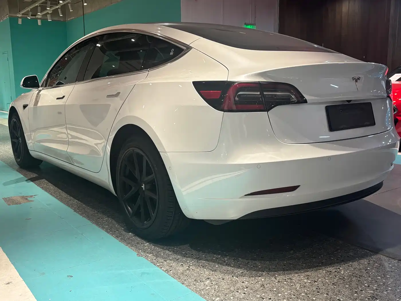 TESLA MODEL 3