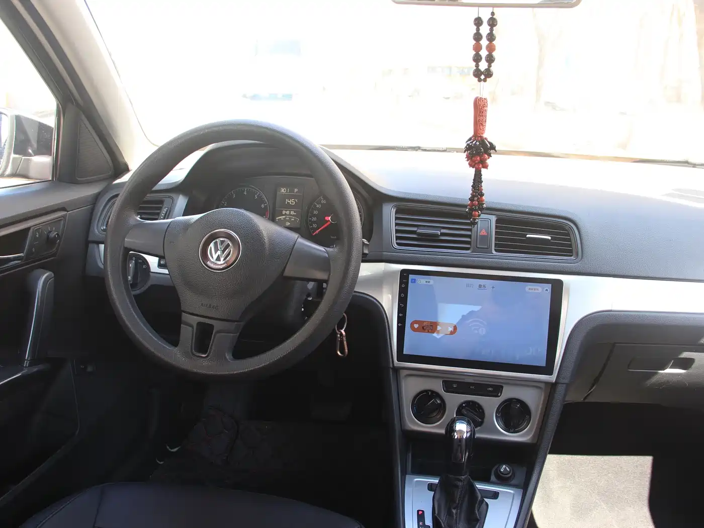 Volkswagen Lavida 2017 1.6L Automatic Comfort Edition фото 14