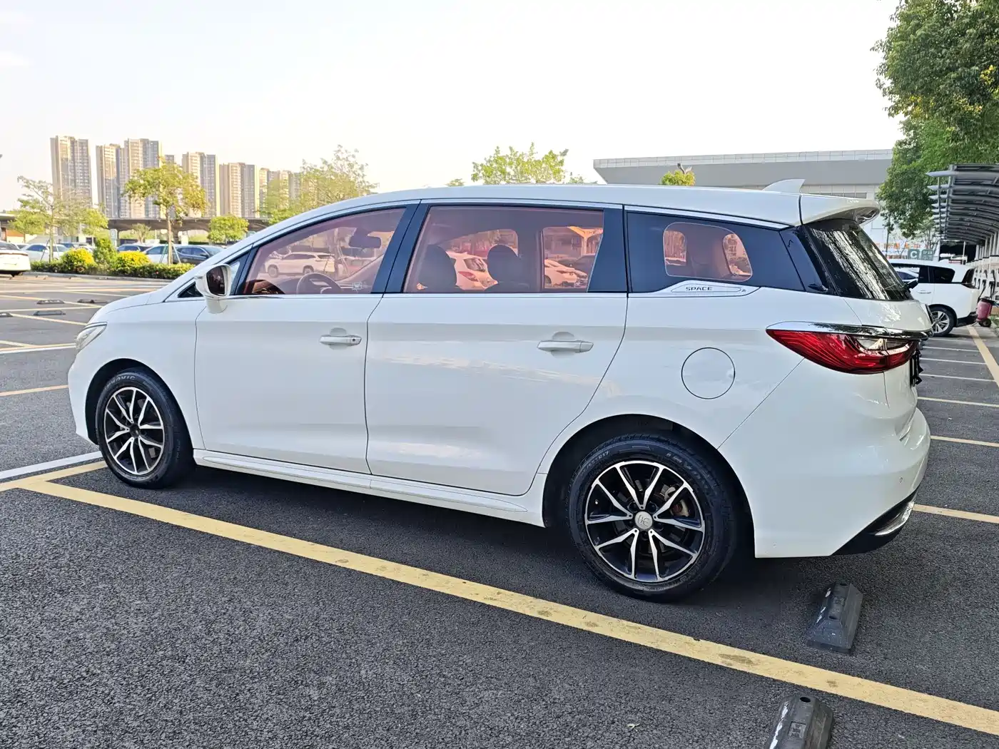 BYD Song MAX 2017 1.5T Auto Smart Luxury 7-Seater фото 25