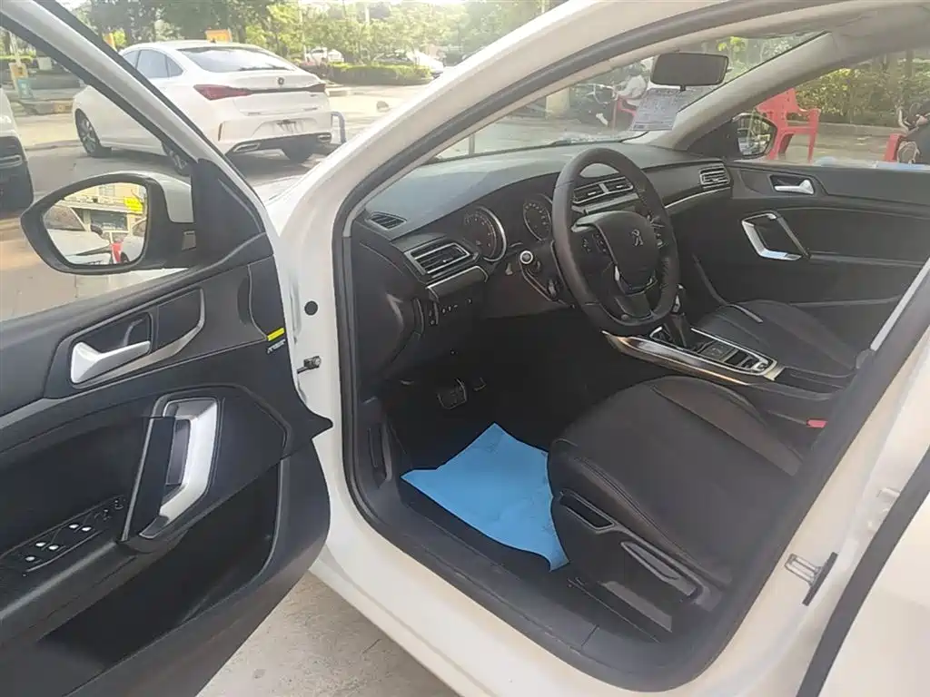 Peugeot 408 2014 1.8L Automatic Luxury Edition фото 16