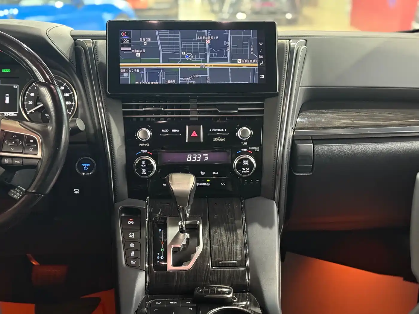 Lexus LM 2020 300h Seven-Seater Elegance Edition фото 17