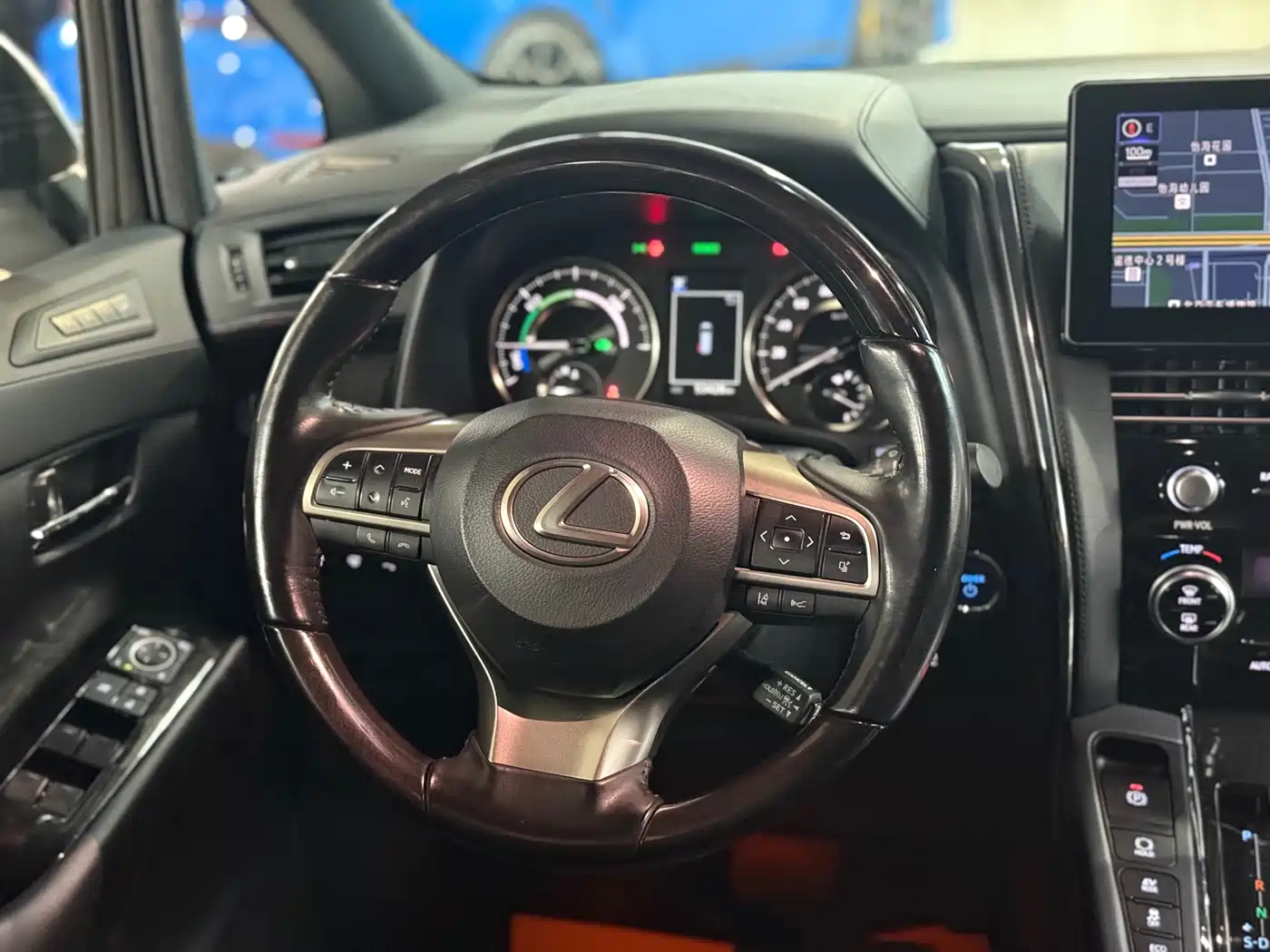 Lexus LM 2020 300h Seven-Seater Elegance Edition фото 16