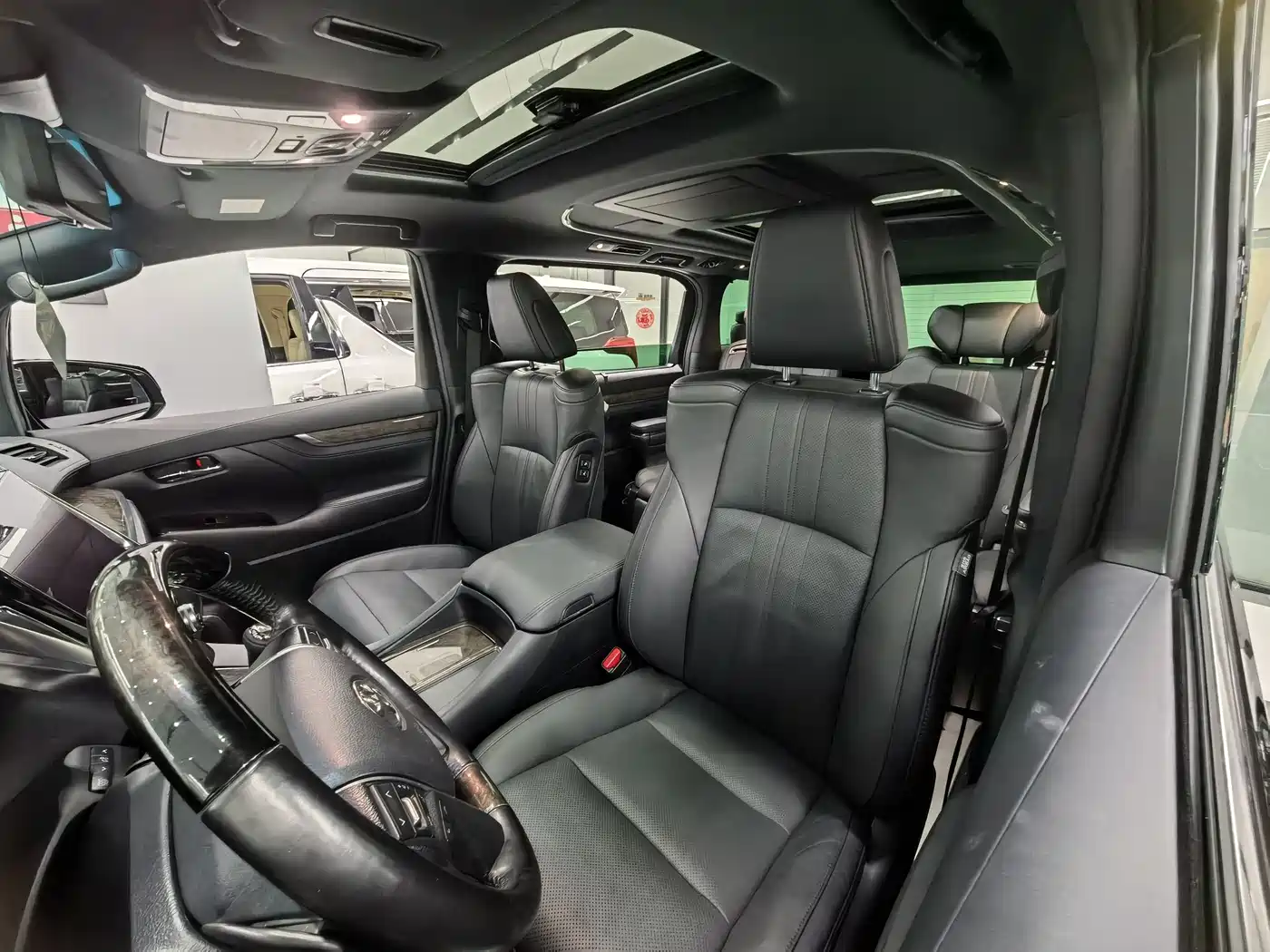 Toyota Vellfire 2021 Crown Hybrid 2.5L HV Supreme Edition фото 13