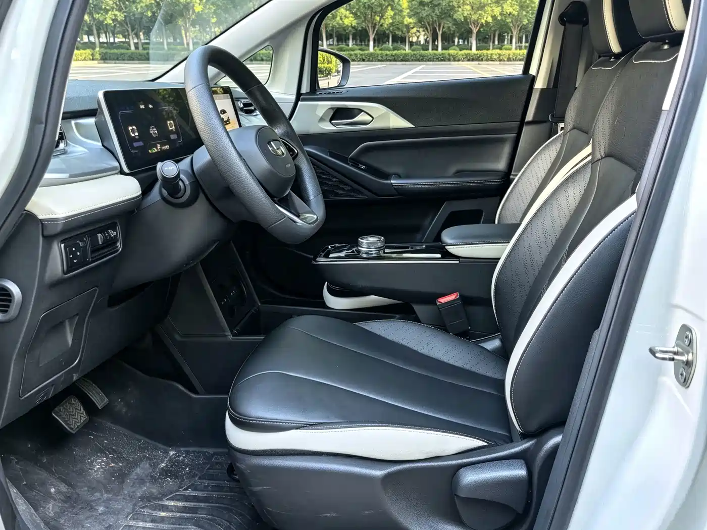 Фото 3 - Geely Geometry E Firefly