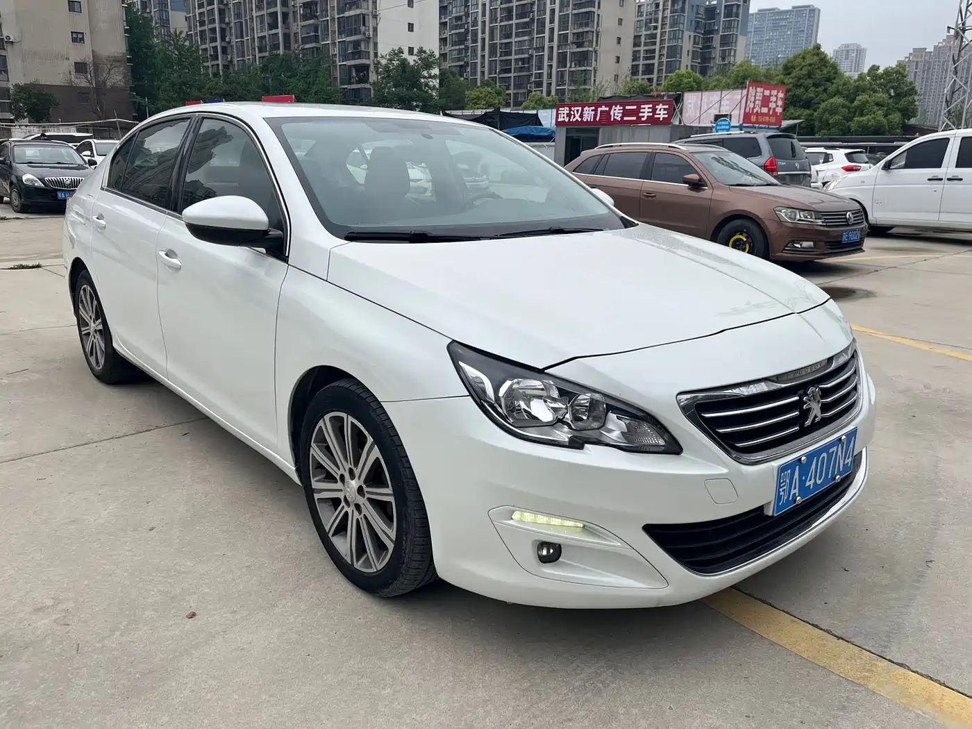 Peugeot 408 2014 1.8L Automatic Luxury Edition фото 3