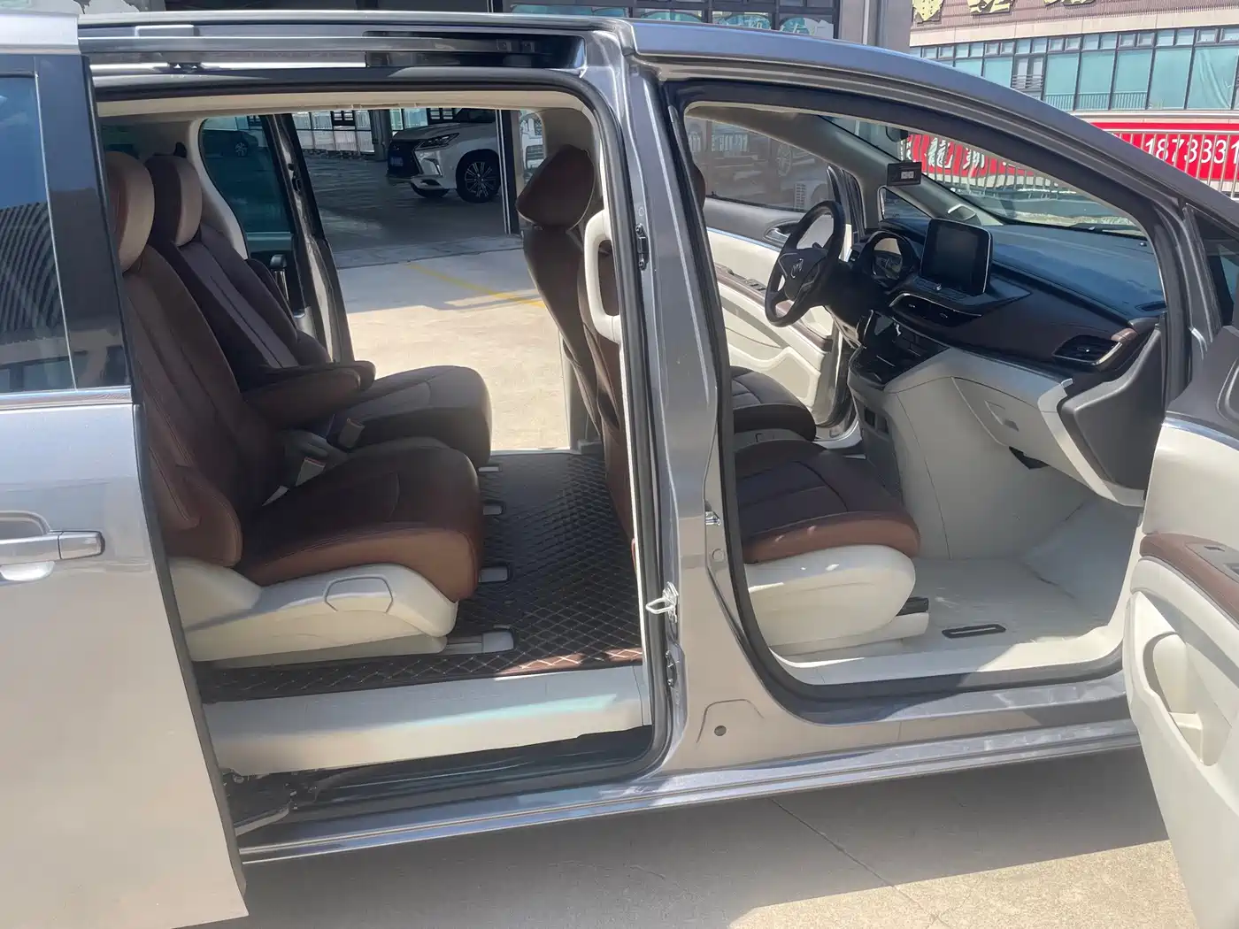 Фото 12 - Buick GL8