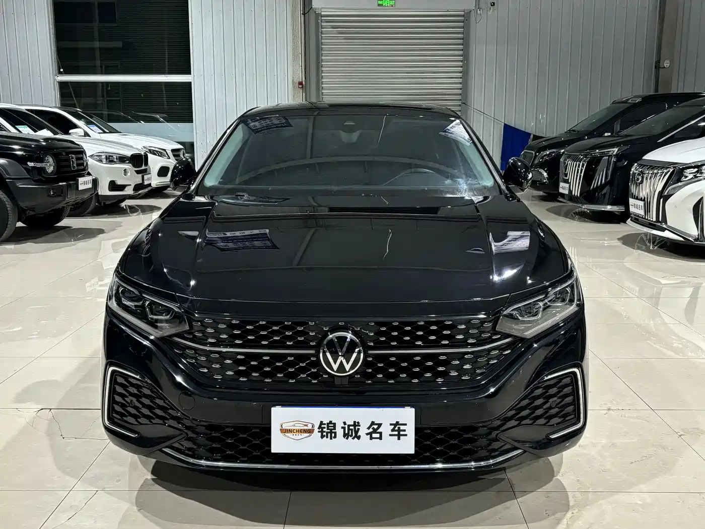 Volkswagen Passat 2022 330TSI Starlight Luxury Edition фото 2