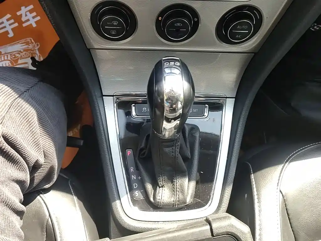 Volkswagen Lavida Tour 2014 1.4TSI Automatic 30th Anniversary Edition фото 10